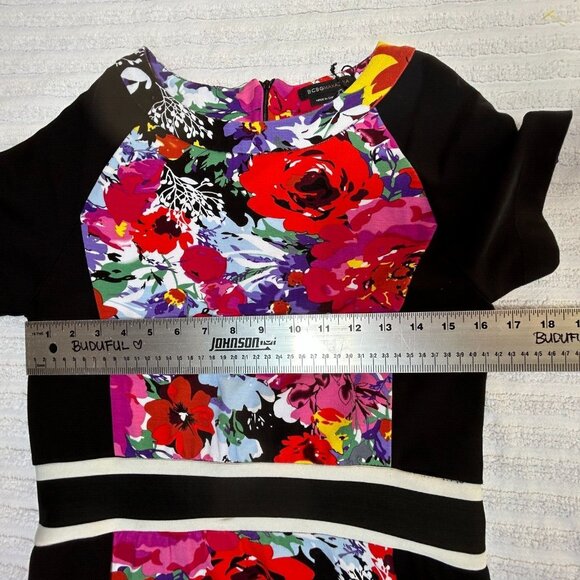 BCBGMaxazria Women's Floral Panel Black Sheath Dress Large Short Sleeve Zip Back - Picture 6 of 7